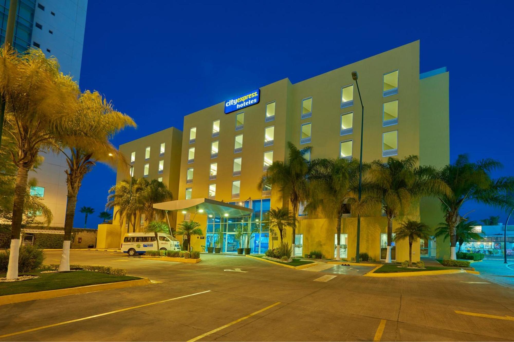 City Express By Marriott Irapuato Extérieur photo