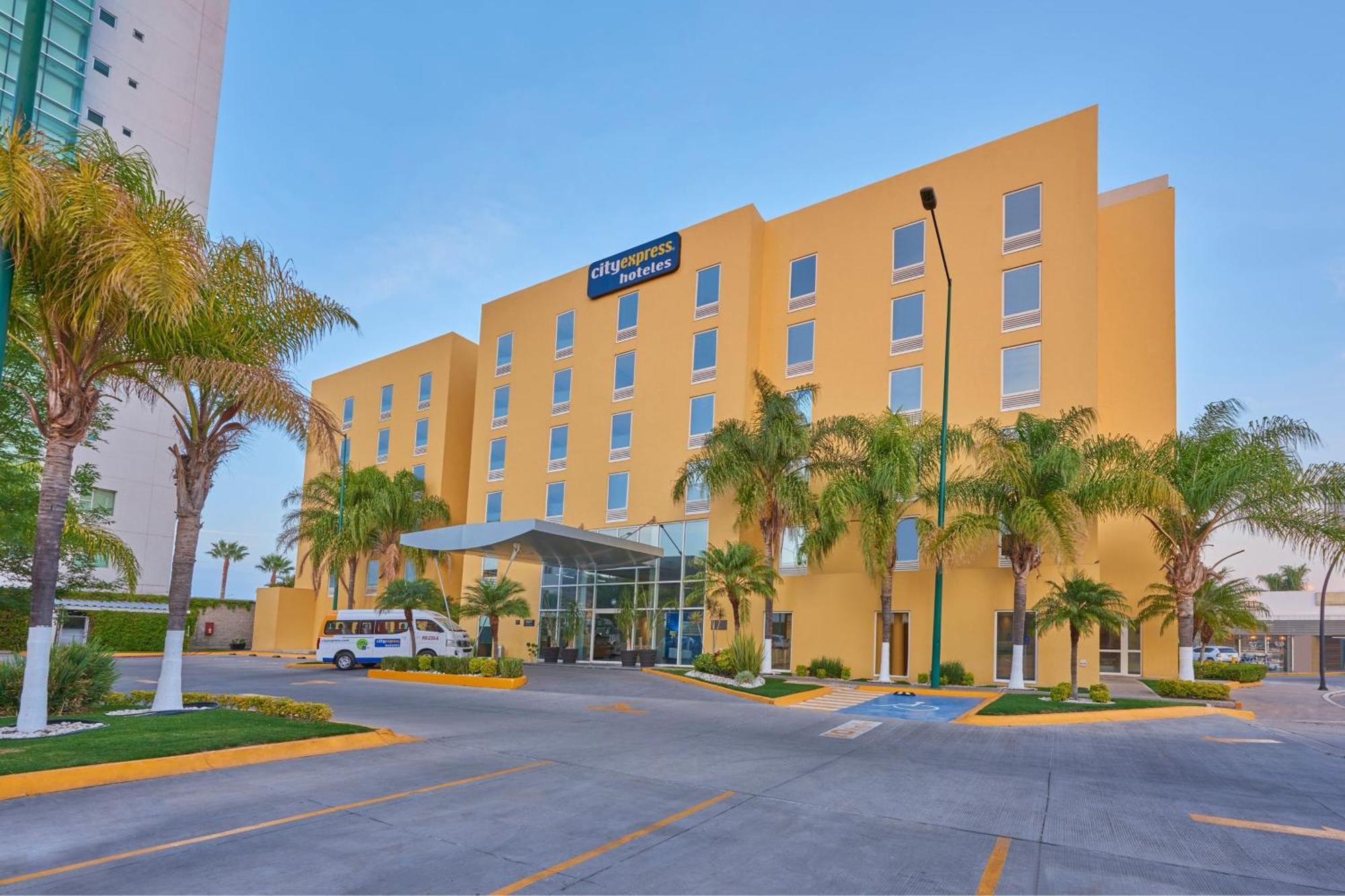 City Express By Marriott Irapuato Extérieur photo